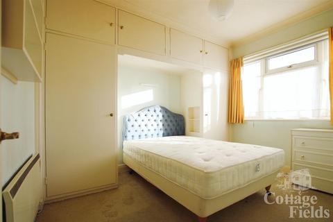 2 bedroom flat for sale - Lancaster Road, Enfield, EN2