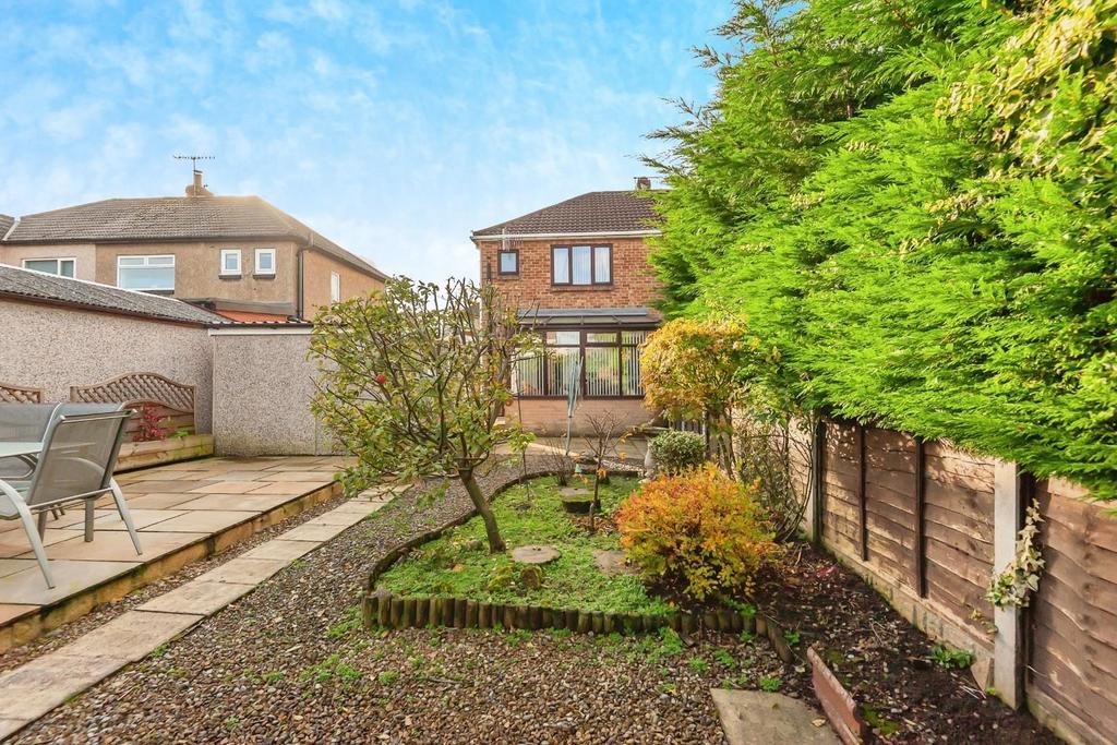 Carr Hill Avenue, Calverley 2 bed semidetached house for sale £250,000