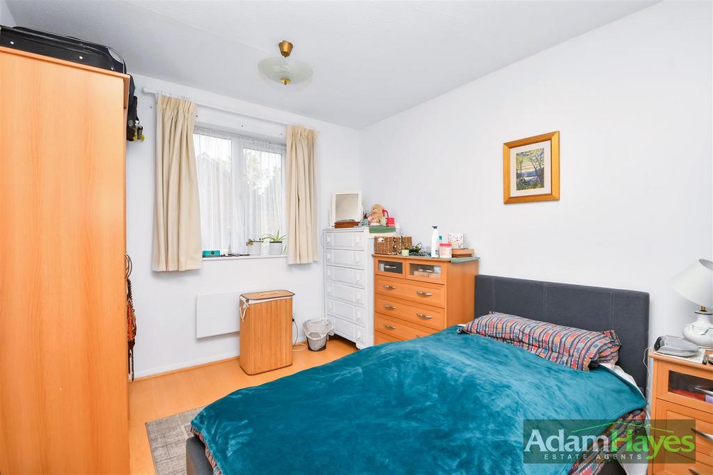 10 Wetherill Road, London N10 1 bed apartment for sale £235,000