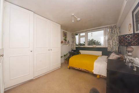 75 Prospect Ring, London, N2 8BS