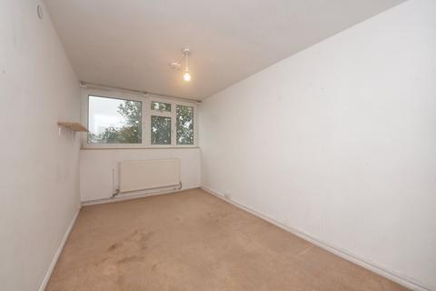 75 Prospect Ring, London, N2 8BS
