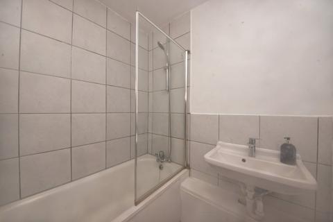 75 Prospect Ring, London, N2 8BS