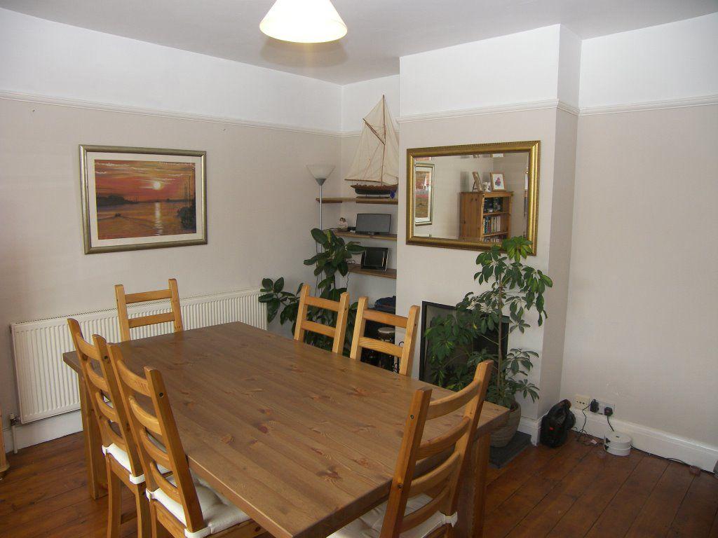 Downs Way, Bookham 3 bed house to rent £2,395 pcm (£553 pw)