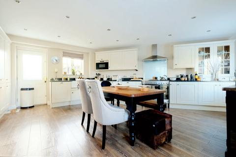 16 Allen Way, Springfield, Chelmsford, CM2 6GF