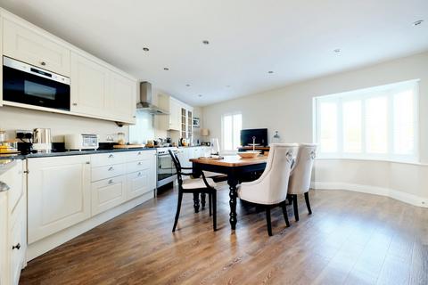 16 Allen Way, Springfield, Chelmsford, CM2 6GF