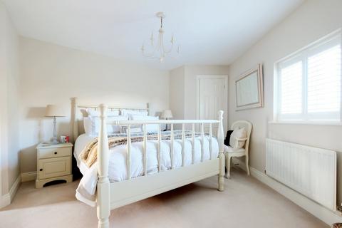 16 Allen Way, Springfield, Chelmsford, CM2 6GF
