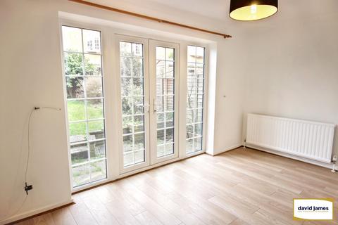 3 bedroom terraced house to rent, Hawkshead Close, Bromley