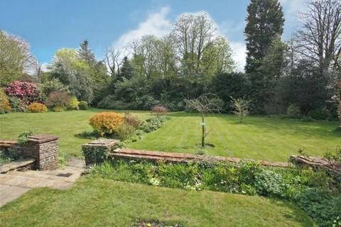 5 bedroom detached house to rent, Great Austins, Farnham