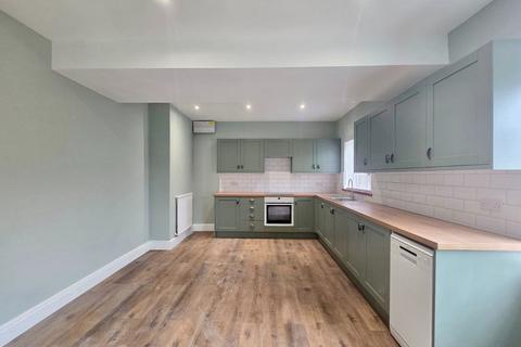 5 bedroom detached house to rent, Great Austins, Farnham