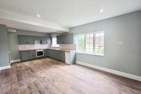 5 bedroom detached house to rent, Great Austins, Farnham