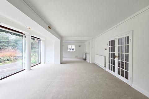 5 bedroom detached house to rent, Great Austins, Farnham