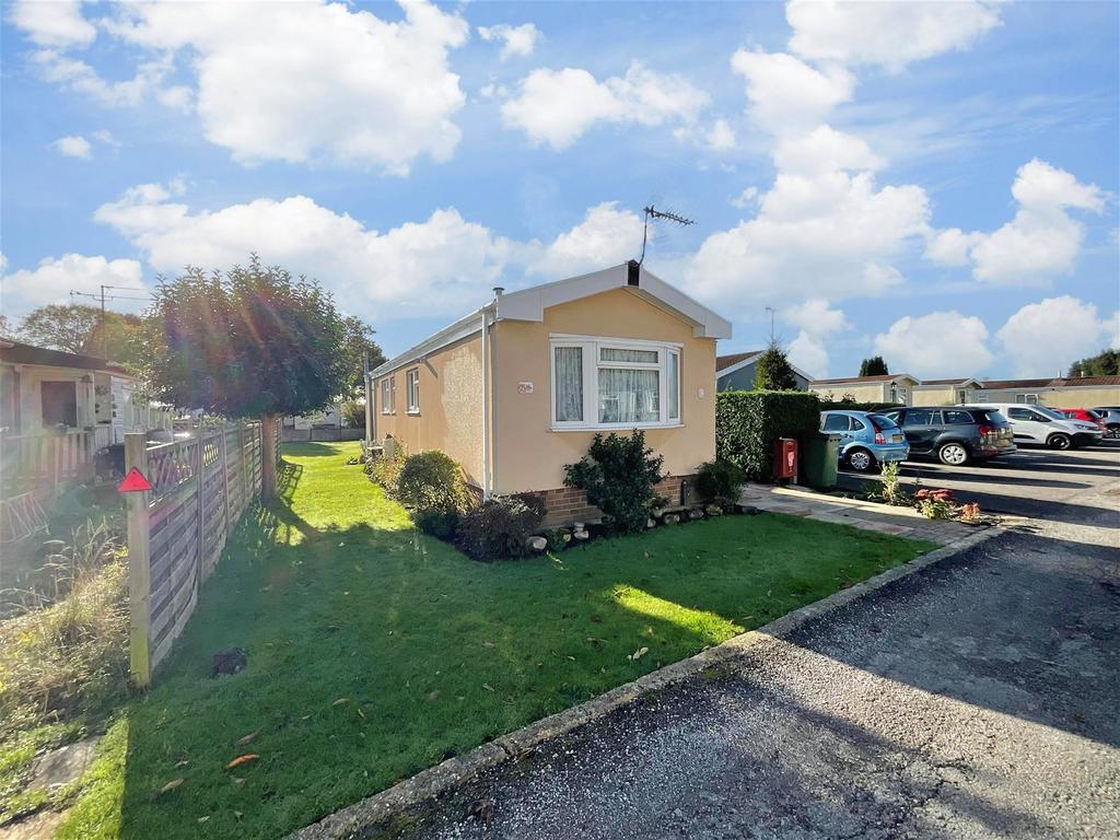 Worthing Road, Southwater, Horsham, West Sussex 2 bed park home for ...