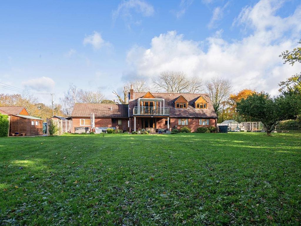 Back Lane, Chetnole, Dorset, DT9 5 bed detached bungalow for sale £