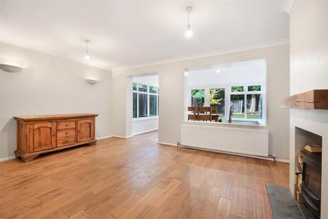 28 Newark Road, Windlesham, GU20 6NE