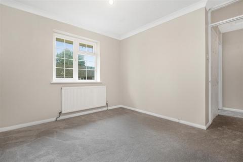28 Newark Road, Windlesham, GU20 6NE