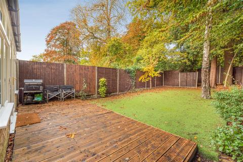 28 Newark Road, Windlesham, GU20 6NE