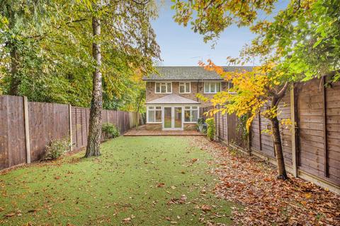 28 Newark Road, Windlesham, GU20 6NE