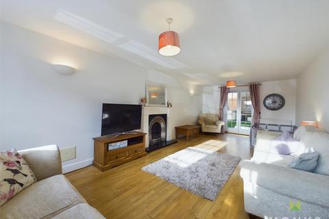 2 Ffordd Spoonley, Llansantffraid, SY22 6FB