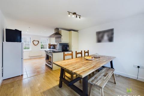 2 Ffordd Spoonley, Llansantffraid, SY22 6FB
