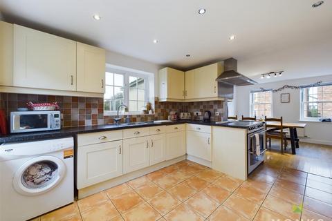2 Ffordd Spoonley, Llansantffraid, SY22 6FB
