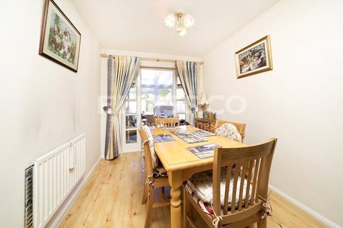 4 Burnham Close, London, NW7 2SE