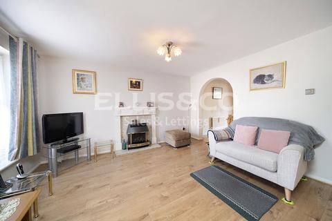 4 Burnham Close, London, NW7 2SE