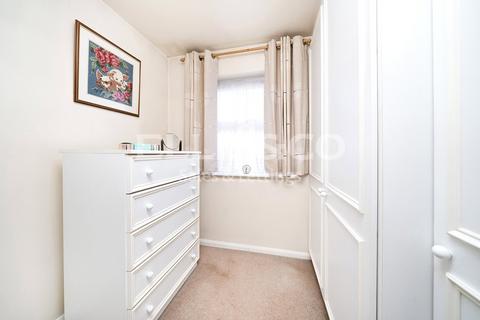 4 Burnham Close, London, NW7 2SE