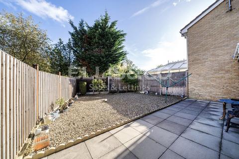 4 Burnham Close, London, NW7 2SE
