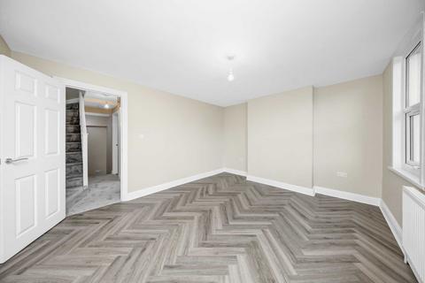 2 bedroom flat for sale - Burchell Road, Leyton, E10