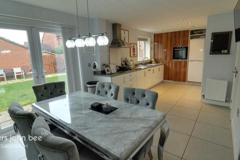 4 bedroom detached house for sale, Mallard Place, Sandbach