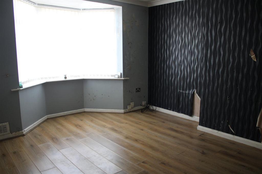115 Page Moss Lane lounge 1694185800248.jpg