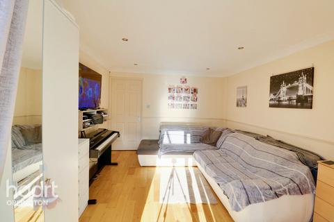 2 bedroom semi-detached house for sale, Edenbridge Close, Orpington
