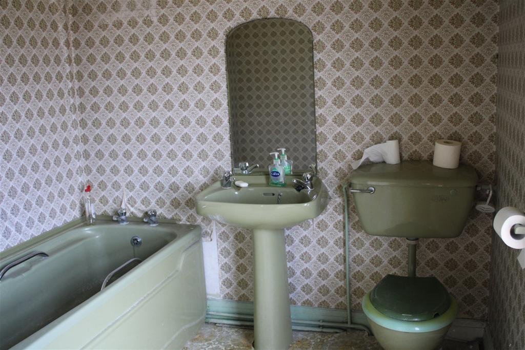 33 st james road bathroom 1691413019601.jpg