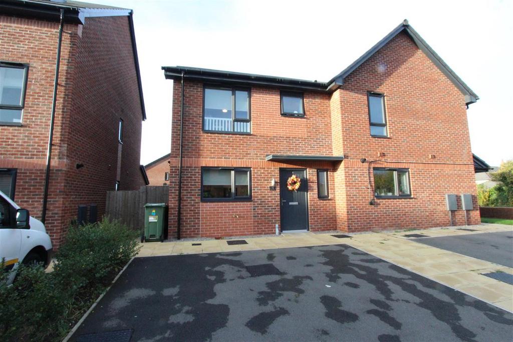 Hollybush Way, Great Sutton, Ellesmere Port 3 bed semidetached house