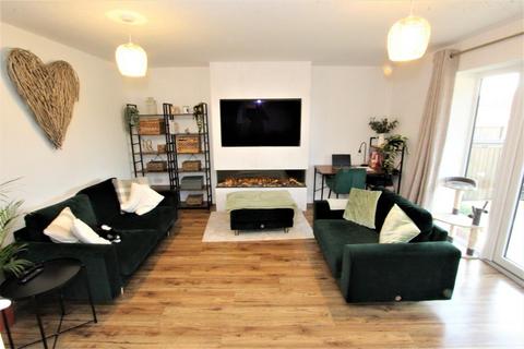 3 bedroom semi-detached house for sale - Hollybush Way, Great Sutton, Ellesmere Port