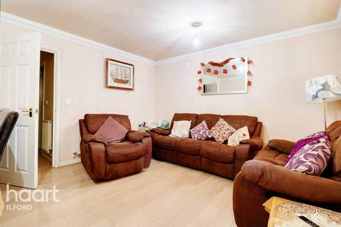 4 bedroom townhouse for sale, Blackthorn Road, Ilford