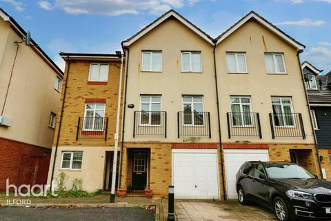 4 bedroom townhouse for sale, Blackthorn Road, Ilford