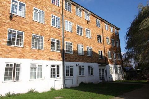 3 bedroom apartment for sale, Barbican Road, Greenford