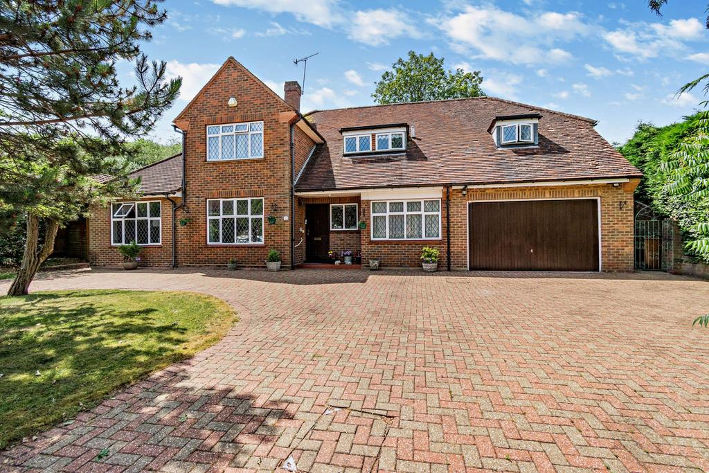 Waxwell Lane, Pinner, HA5 4 bed detached house £1,600,000