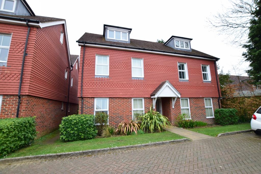 Billingshurst Road Ashington RH20 2 bed flat £1,050 pcm (£242 pw)