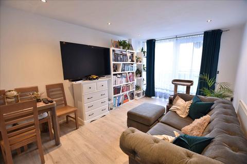 2 bedroom flat for sale - Wooldridge Close, Feltham, Middlesex, TW14