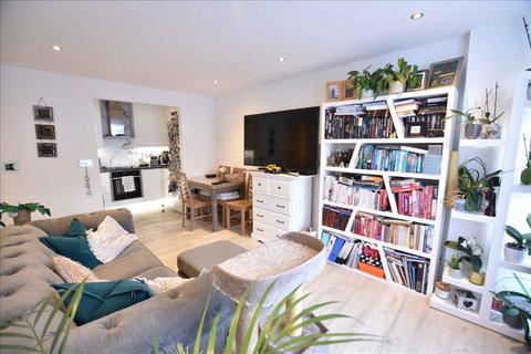 2 bedroom flat for sale, Wooldridge Close, Feltham, Middlesex, TW14