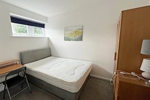 4 bedroom maisonette to rent, Southbourne