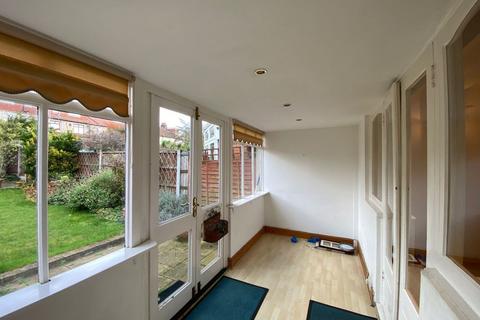 2 bedroom bungalow for sale - 102 Ardwell Avenue, Ilford, Essex, IG6 1AP