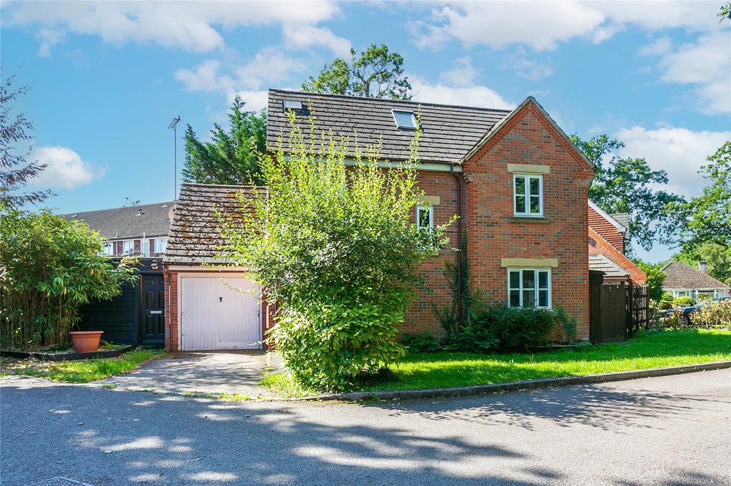 Hamlet Close, Bricket Wood, St. Albans, Hertfordshire 3 bed detached
