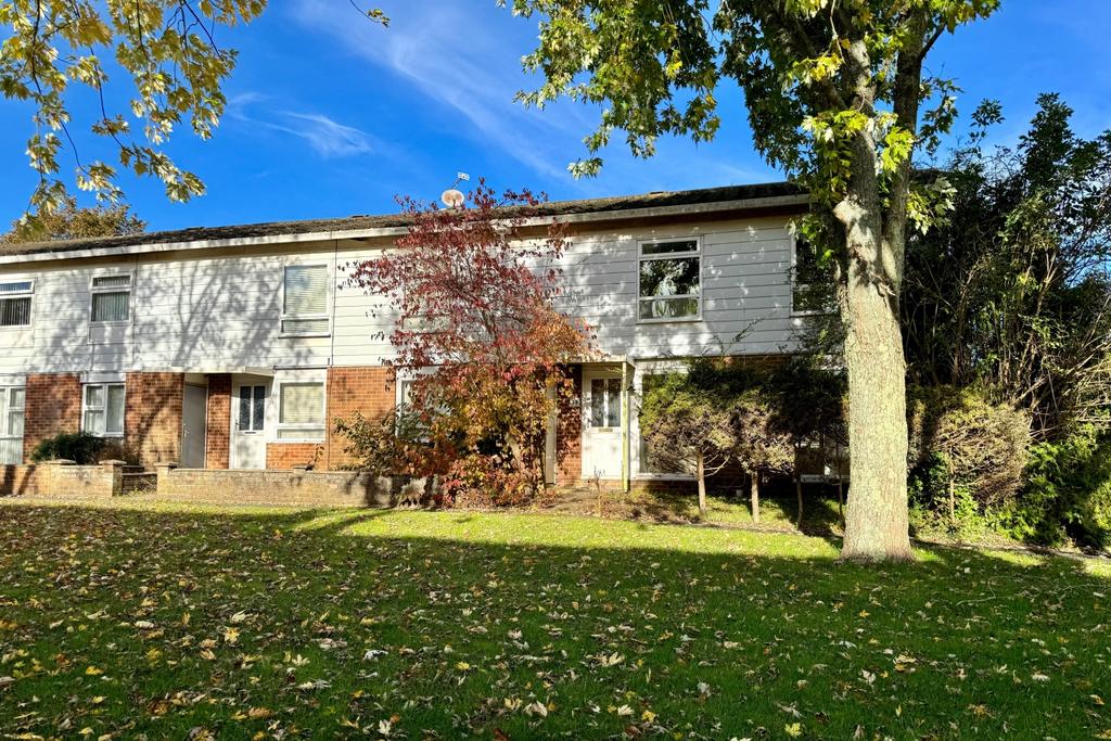 Dover Close, Basingstoke, Hampshire... 3 bed end of terrace house £