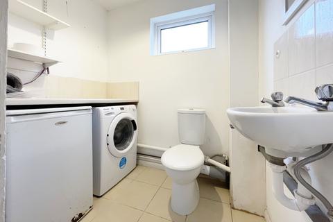 38 Dover Close, Basingstoke, RG23 8EQ