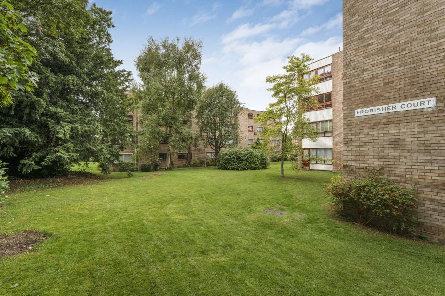Cleveland Road, Ealing, W13 2 bed flat £2,000 pcm (£462 pw)