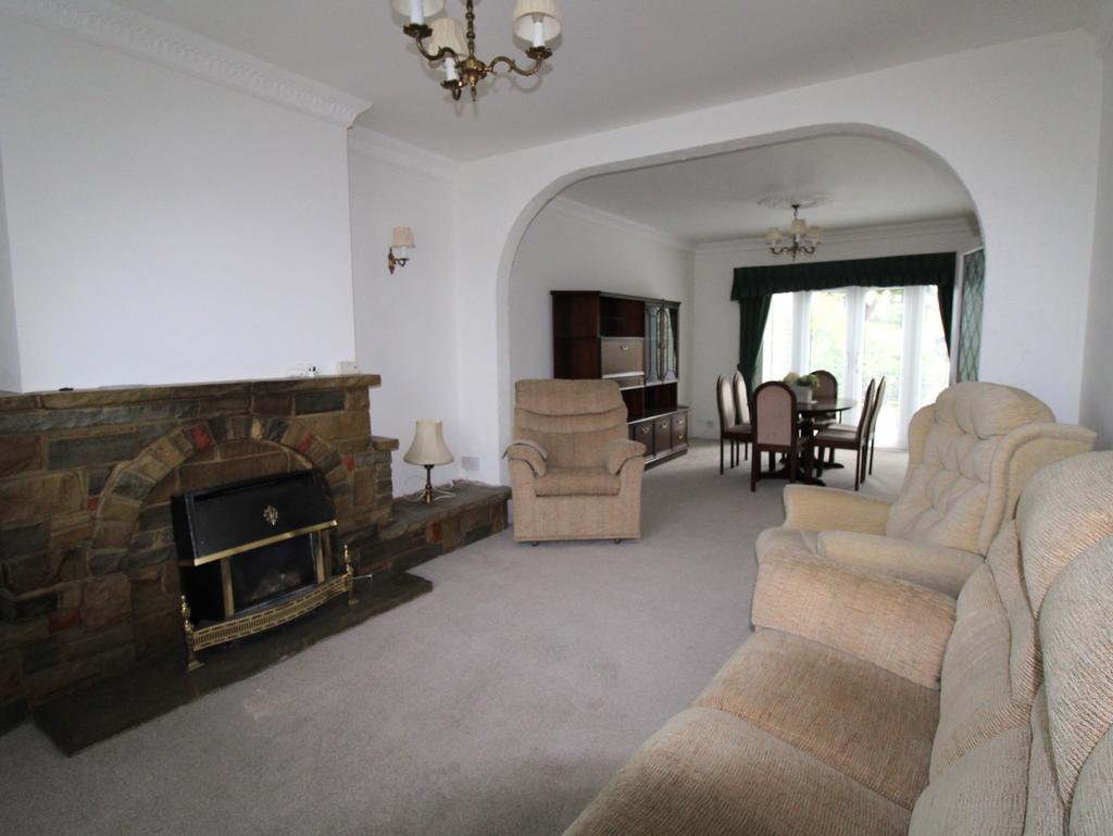 Brackendale Gardens, Upminster RM14 3 bed semidetached bungalow for