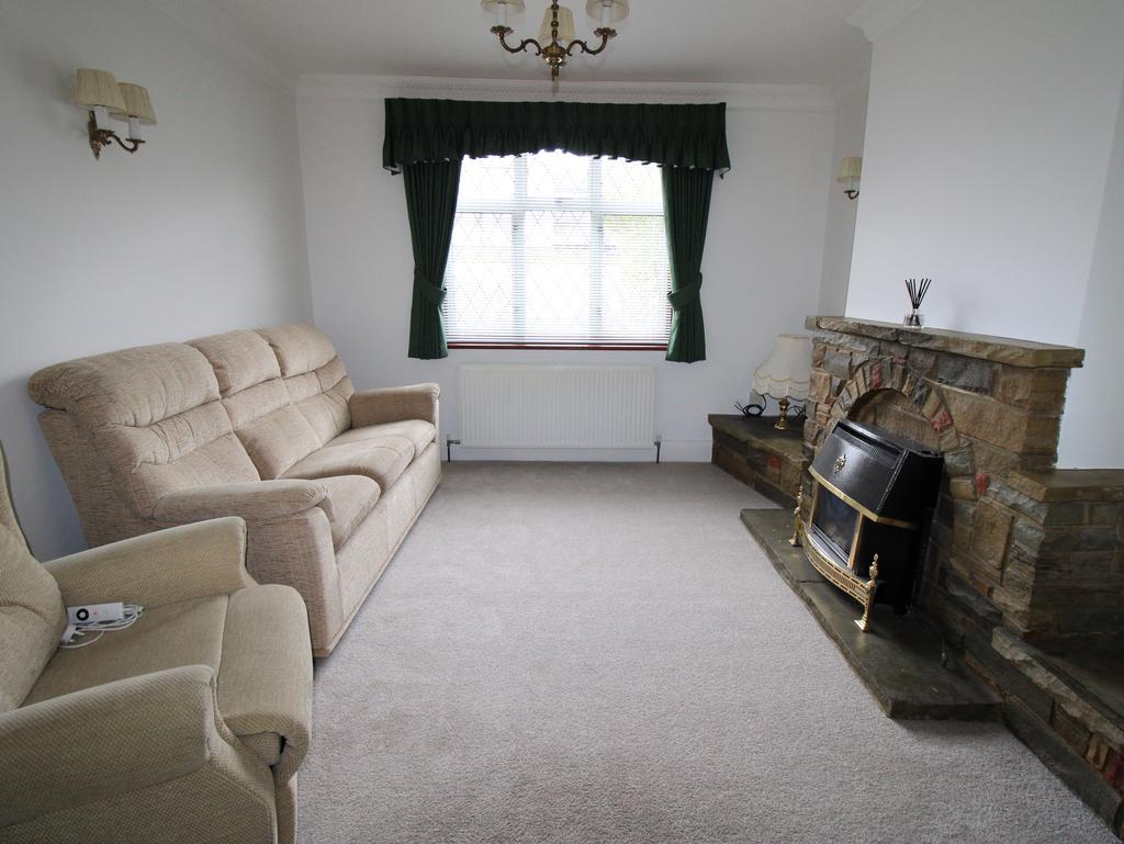 Brackendale Gardens, Upminster RM14 3 bed semidetached bungalow for